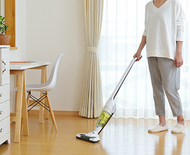 スティッククリーナーとしてもハンディクリーナーとしても使える「コードレススティック型クリーナー TC-5109W」