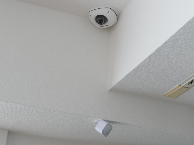 室内には約100個のセンサーが張り巡らされている