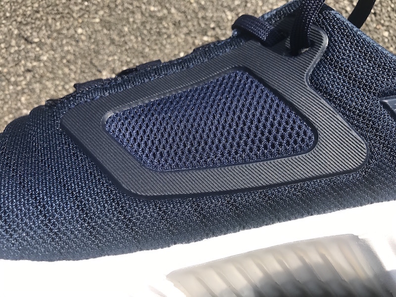 アッパーにはエアメッシュを採用し、ストライドの度に新鮮な空気がシューズ内部に送り込まれる。