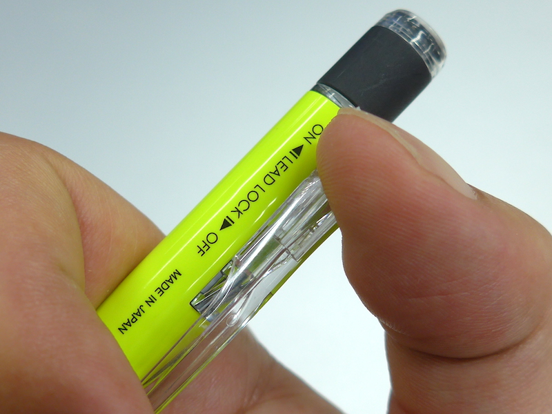 クリップ部を押し下げる「クリップノック」でも芯が出てくる