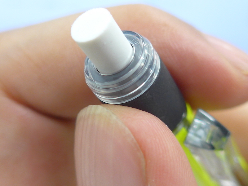 時計回りに回せばMONO消しゴムが繰り出す