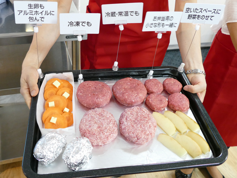 冷凍、冷蔵、常温など異なる温度帯の食材を角皿に一気に並べる