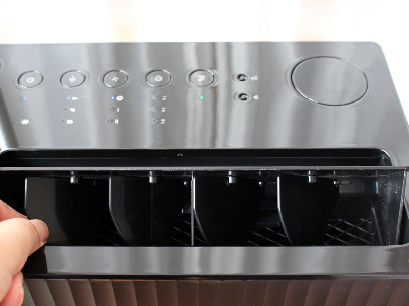 左右の動きは手動式