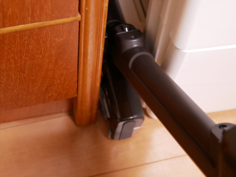 ひねるだけでヘッドがI字になるので、すき間も掃除しやすい