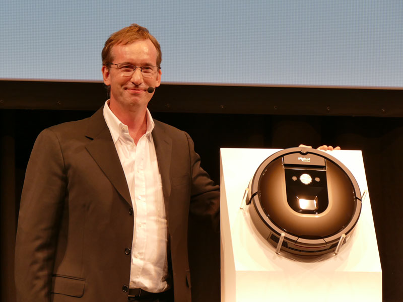 アイロボットのコリン・アングル社長(写真は、ルンバ900シリーズ発表会時のもの)