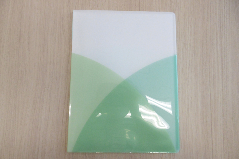 表。小物を収納できるポケット付き