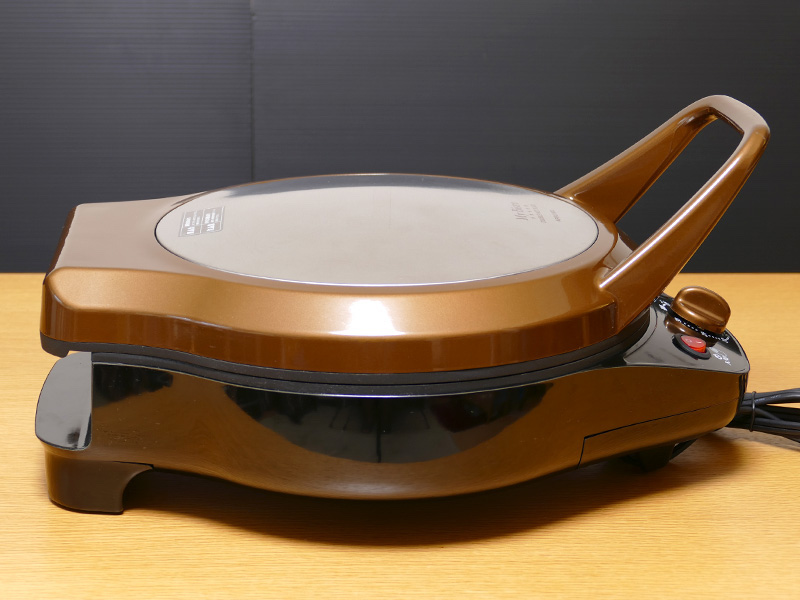 本体の大きさは310×406×203mm(幅×奥行×高さ)で、重さは約2.9kg。ハンドルを除く高さは約150mm