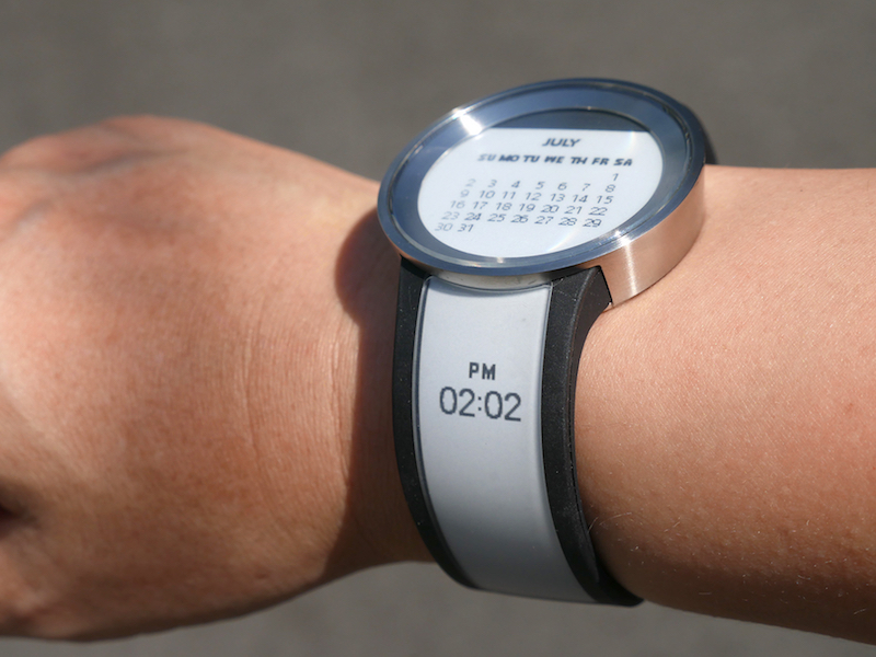 カレンダーと時間が同時に見られて、非常に実務的なウォッチフェイス!