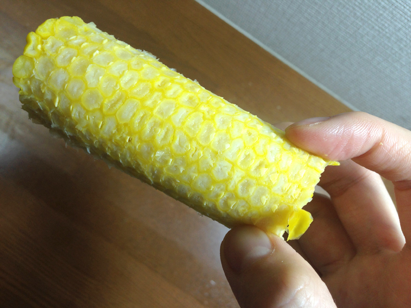 小さめのとうもろこしだと実の根元が少し残ってしまった