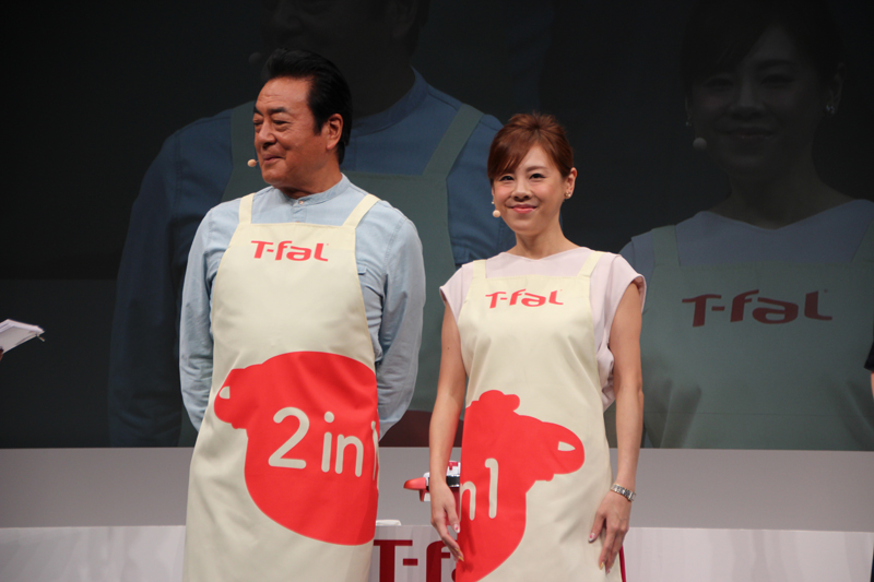 高橋英樹さんと真麻さんが2in1エプロンで登場