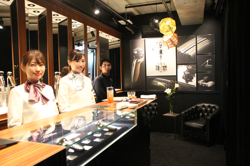 2F。オリジナルカクテルやフードが楽しめる