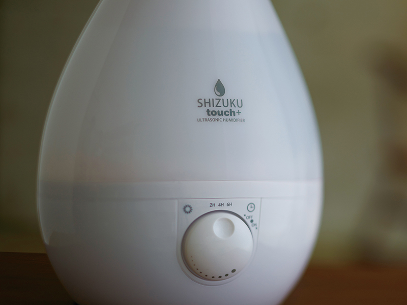 触れるだけでLEDライトの入・切操作ができるほか、2/4/8時間から設定できるのOFFタイマー機能も新たに搭載した