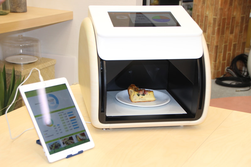 カロリー/栄養チェッカー「CaloRieco」は、食品を入れるだけでカロリーや栄養素の含有量を測定