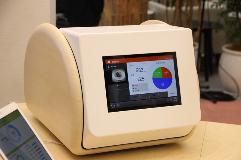 カロリー/栄養チェッカー「CaloRieco」は、食品を入れるだけでカロリーや栄養素の含有量を測定