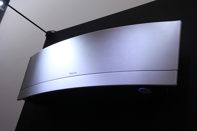 2016年に発売した「UXシリーズ」。インテリアとの調和をコンセプトにした