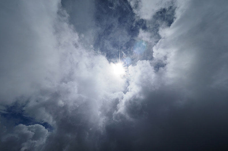 ときおり開ける上空。雲が近い！