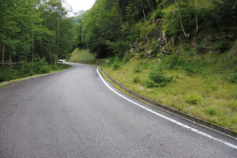 林道川上牧丘線の山梨県側は、上に行くほど道が良い、不思議な林道です