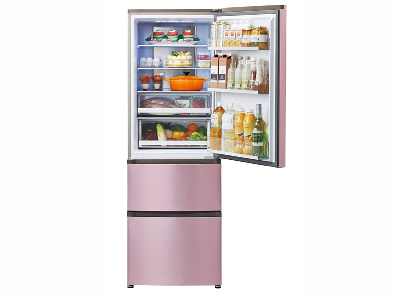 3ドアタイプの「AQR-VT32F」。冷蔵室を開けたところ