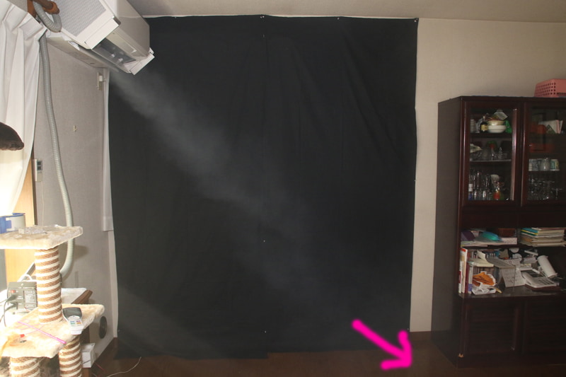 温風が弱くてもデュアルブラスターが天井付近に溜まった温風を吸い込み、その風で温風を床に押し付けているので、暖気だまりを作らない