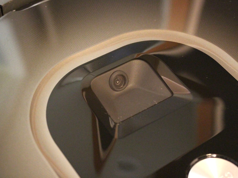 カメラを搭載し、自分がどこにいるか把握しながら動く