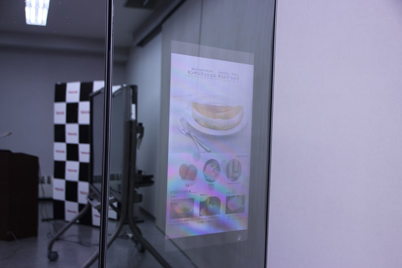 機能は未定としているが、レシピ表示や食材の注文などを想定