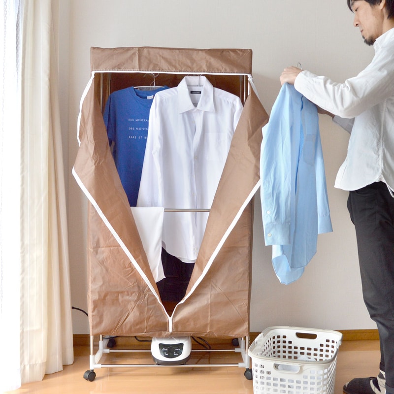 使い方は簡単。洗濯物を吊るし、乾燥機の電源を入れて、あとは待つだけ