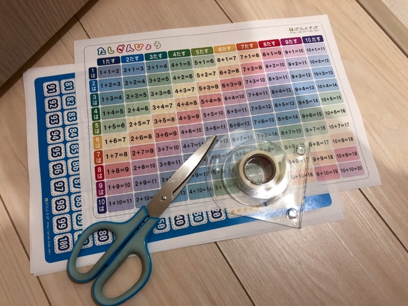 印刷が終わったら両面テープで貼り付け