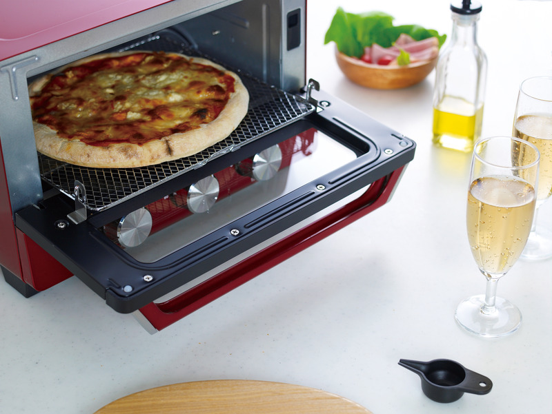 25cm径のピザも焼ける大型設計