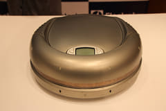 エレクトロラックス、17年ぶりのロボット掃除機を発表。3D認識でコード