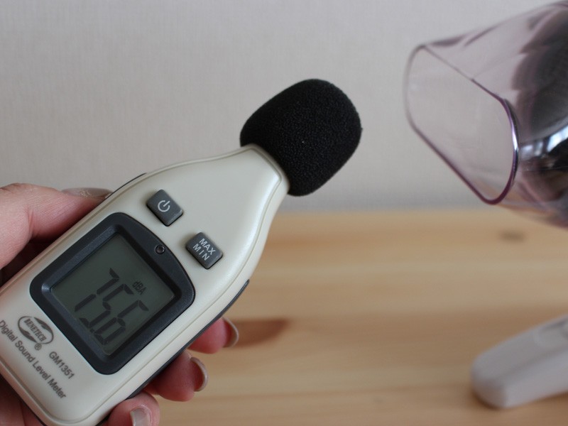 ハンズフリードライヤーは、ターボモードで75.6dB。かなり静音性が高い