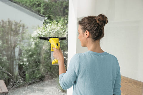 ケルヒャー、軽量・コンパクトで手軽に掃除できる窓用バキューム