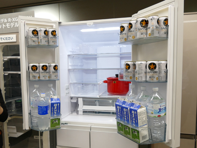 大容量のドアポケットは、合計25.4Lの飲み物を収納可能