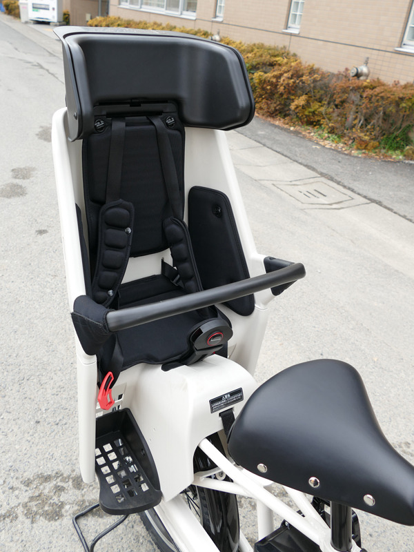 製品付属の「ギュットプレミアムリヤチャイルドシート」