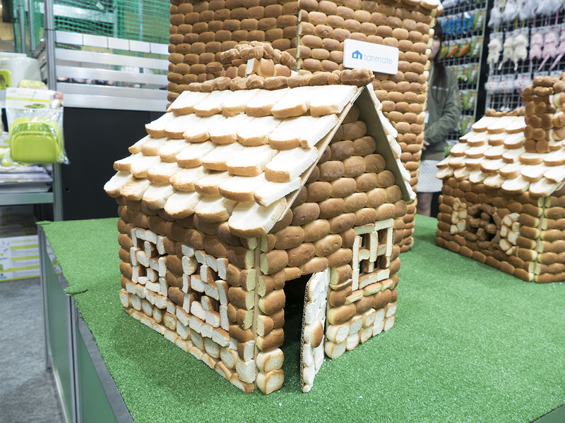お菓子の家ならぬパンの家