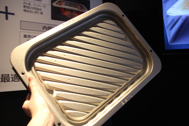 新開発の「チタンコートグリル皿」