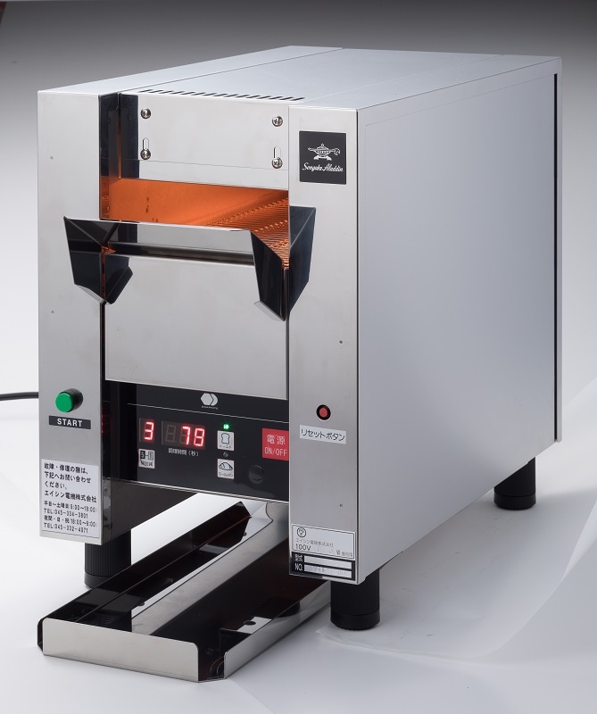 取り出し口を前方・後方、どちらにも備える