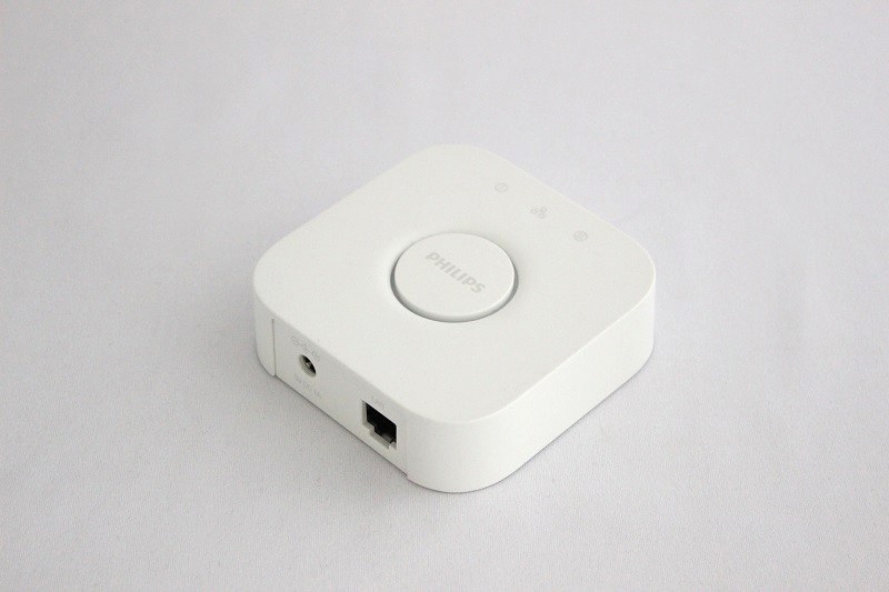 Hueブリッジ。Amazon Echo PlusはHueブリッジ相当の機能を内蔵している