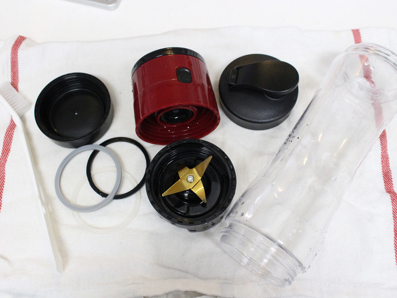 外れてしまえば、複雑なパーツはないので洗いやすい