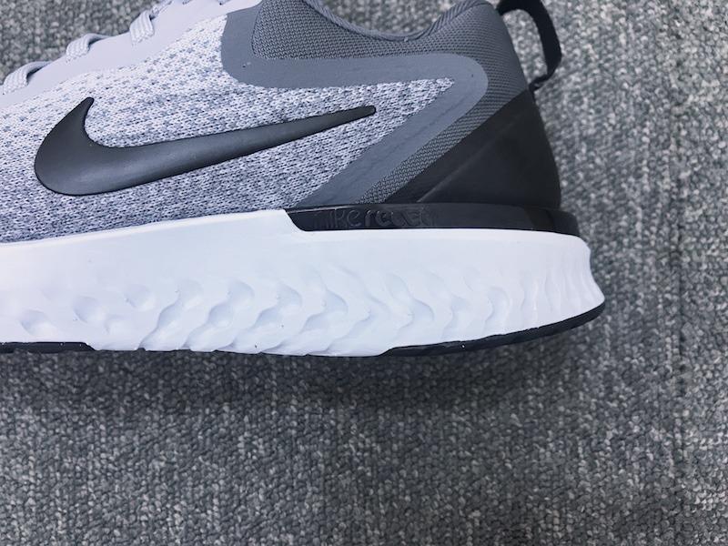 ミッドソールには軽量性、クッション性、反発性、そして耐久性を高次元でキープすることに成功したナイキ リアクトを採用