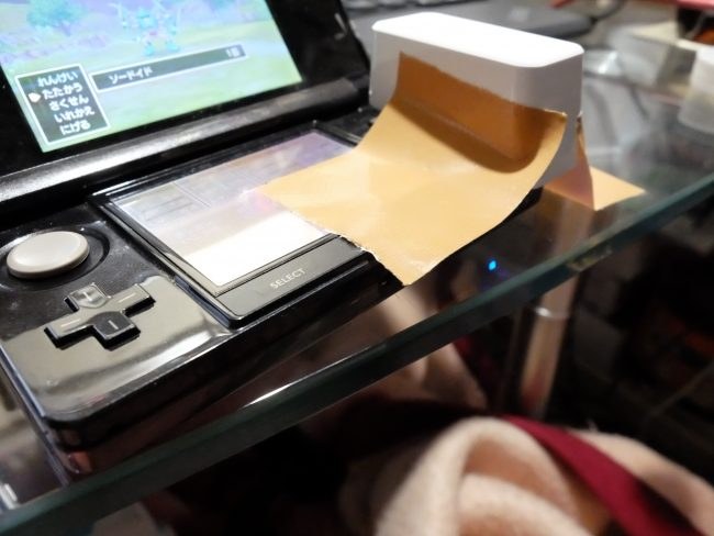 マイクロボットプッシュとニンテンドー3DSとの距離感がちょうどよかったので、布製ガムテープを使用して固定