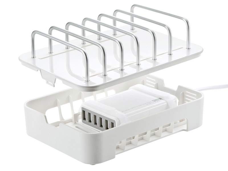 USB充電器と機器を別々に設置することで、充電器の発熱を抑え、配線をスッキリとさせる