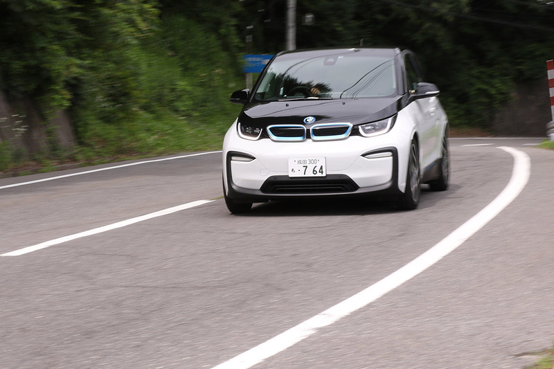 ライン取りしながらOut-In-Outで、アクセルを踏み込みつつカーブを出ると、最高に気持ちいい！