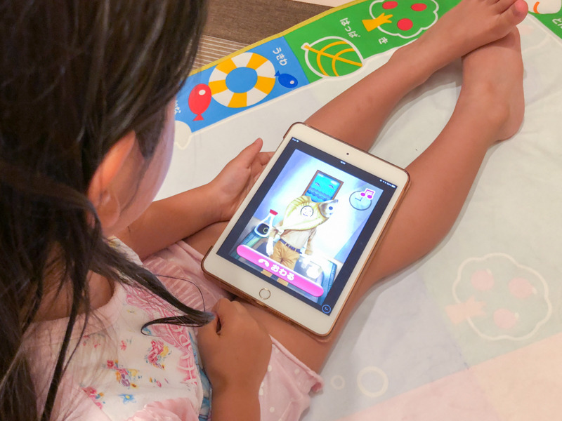 娘、ほうっておくと延々と「あじのひらき」を見て踊ってる