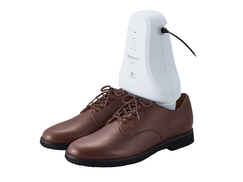 革靴やスニーカーなど、かかとからつま先までしっかり脱臭する