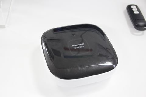 パナソニック、1人暮らし女性の防犯にも使える工事不要のドアカメラ