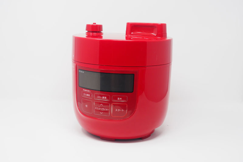 シロカの電気圧力鍋「SP-D131」。カラーバリエーションはホワイト、レッド、ブラウンの3色