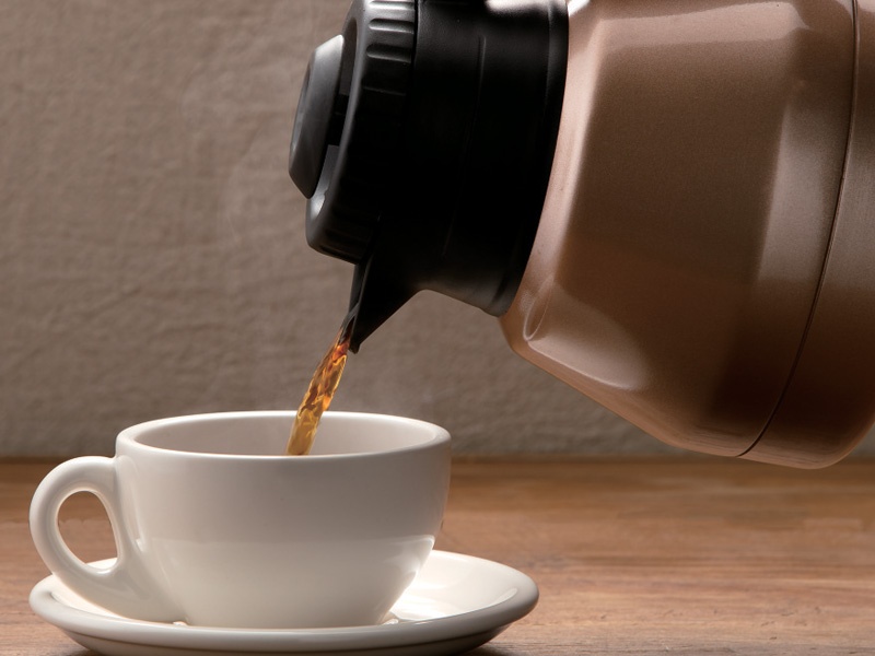 まほうびん構造のステンレスサーバーで保温。煮詰まらずコーヒーの味わいが長持ちする