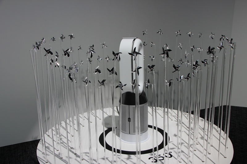 首振り角度は350度で、部屋の隅々にまでキレイな空気を届ける