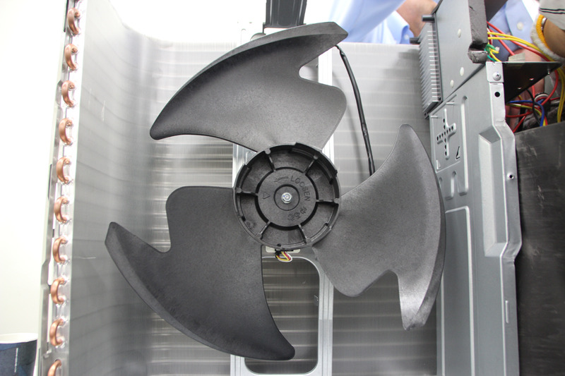 ファンは白鳥の羽を応用