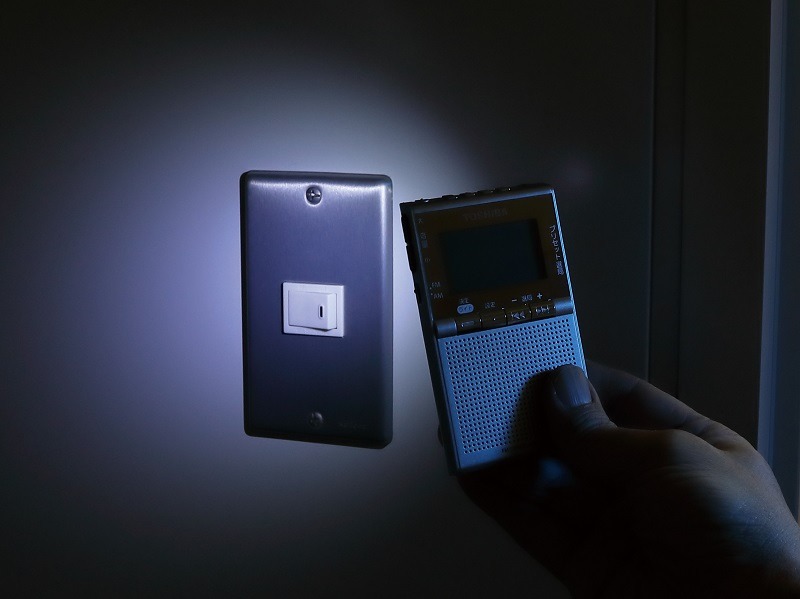 LEDライトで手元を照らせる